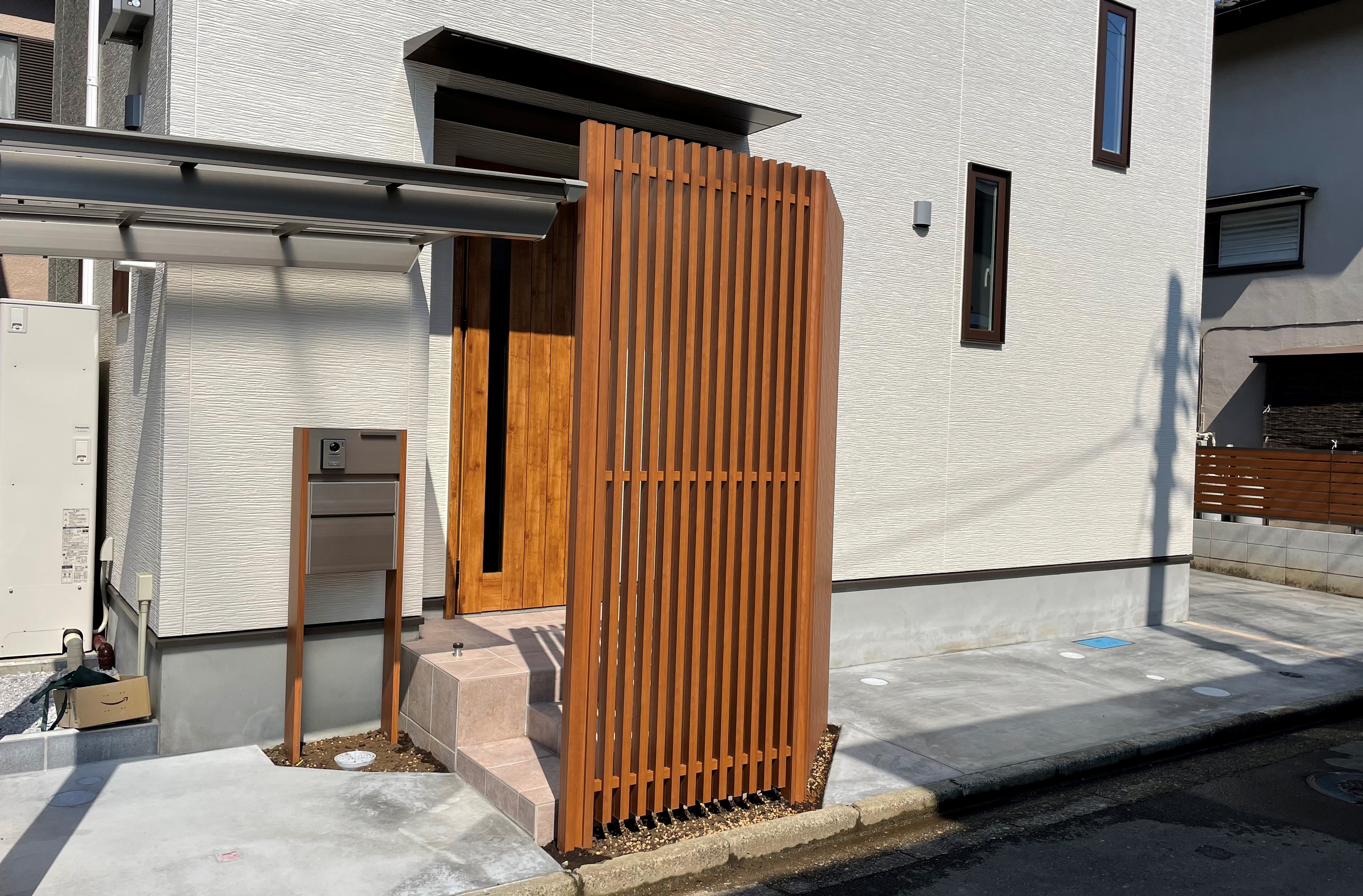 玄関を目隠し 所沢市n様邸にて外構工事 エクステリア ガーデニング